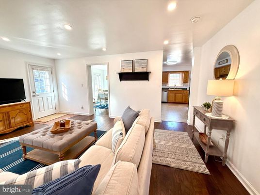 Interior, Kitchen, Living room, Recessed Lighting, Wood Texture Flooring