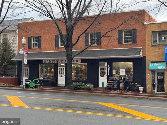 Exterior, Facade, Brick Facade, Rowhouse