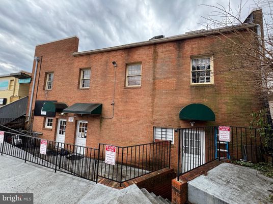 Exterior, Facade, Brick Facade, Rowhouse
