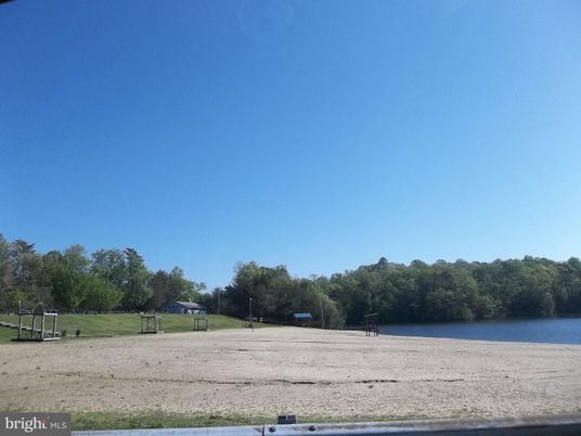 Exterior, Lake