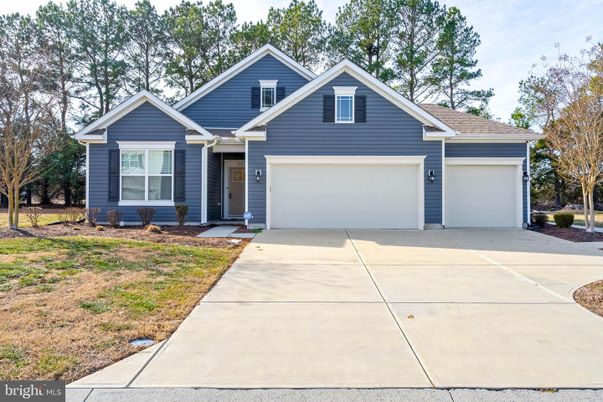 Attached, Exterior, Facade, American Craftsman