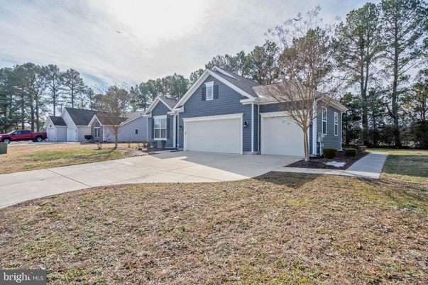 Attached, Exterior, Facade, Ranch
