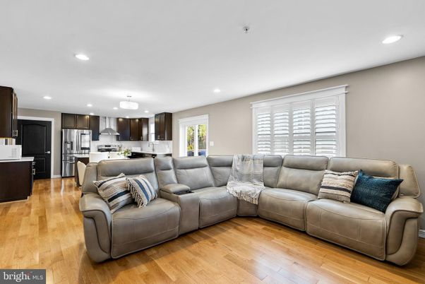 Interior, Kitchen, Living room, Pendant Lights, Recessed Lighting, Stainless Steel Appliances, Wood Texture Flooring