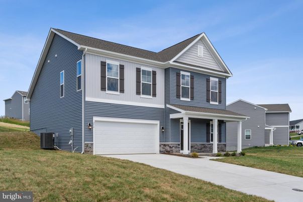 Attached, Exterior, Facade, Farmhouse