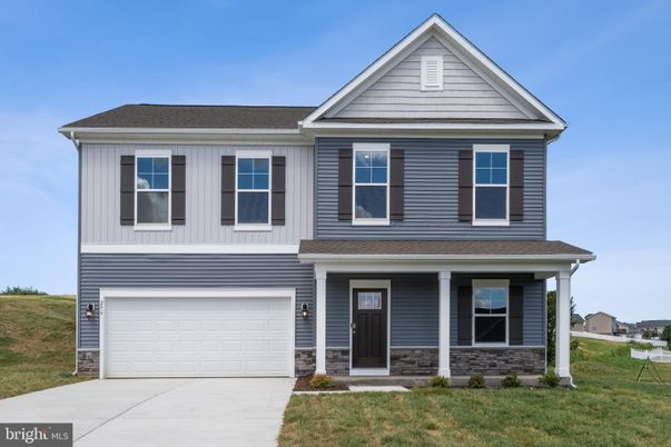 Attached, Exterior, Facade, Farmhouse