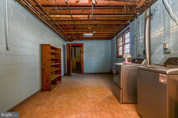 Interior, Stone Walls, Washer, Wooden Beams