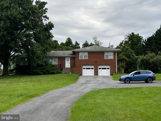 Attached, Exterior, Facade, Brick Facade, Split Level