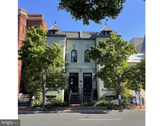 Exterior, Facade, Queen Anne Victorian