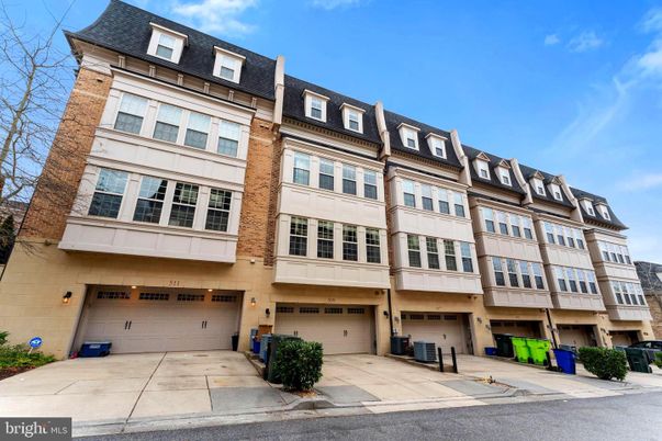 Attached, Exterior, Facade, Rowhouse
