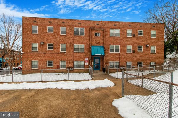 Exterior, Facade, Brick Facade, Rowhouse