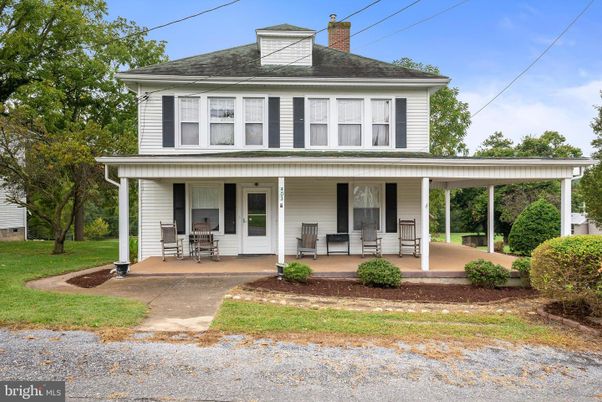 Exterior, Facade, American Foursquare