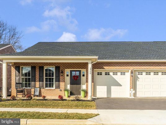 Attached, Exterior, Facade, Water, Ranch