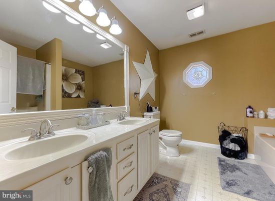 Bathroom, Dual Sink Vanities, Interior