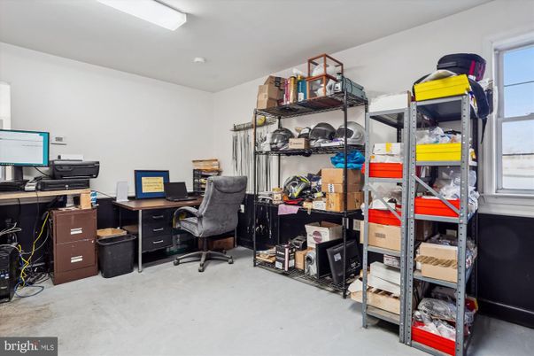 Home Office, Interior