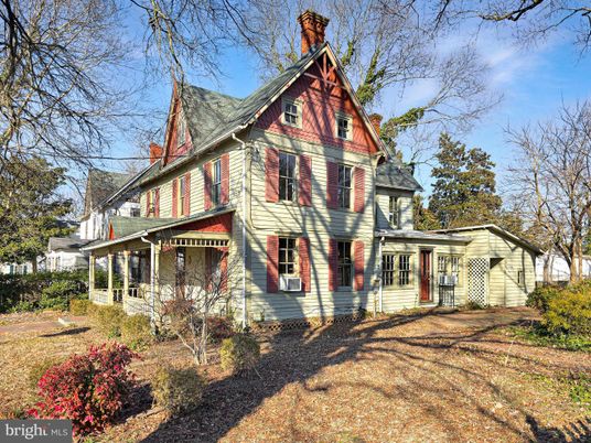 Backyard, Exterior, Facade, Queen Anne Victorian