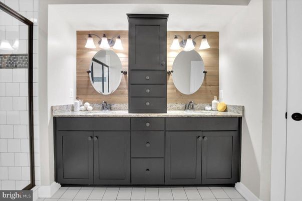 Bathroom, Dual Sink Vanities, Interior