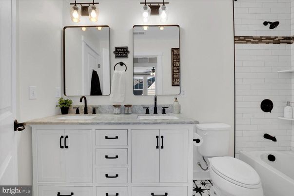 Bathroom, Dual Sink Vanities, Interior