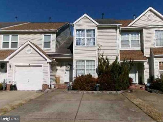 Attached, Exterior, Facade, Rowhouse