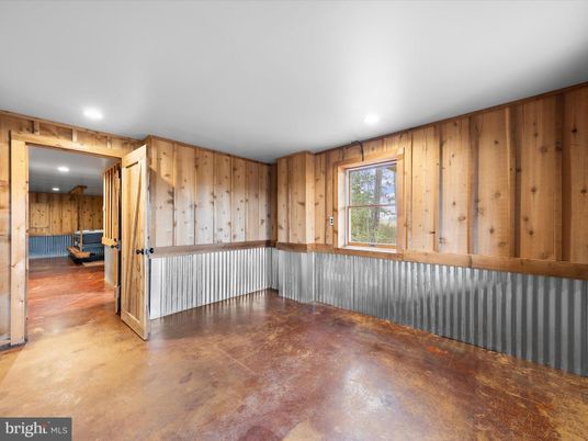 Empty room, Interior, Recessed Lighting, Wooden Walls