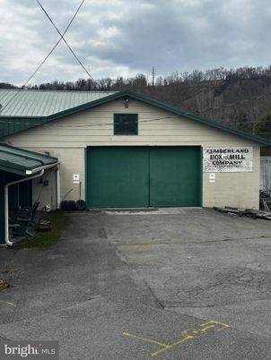 Detached Garage, Exterior