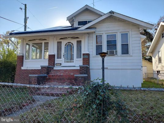 Exterior, Facade, Queen Anne Victorian