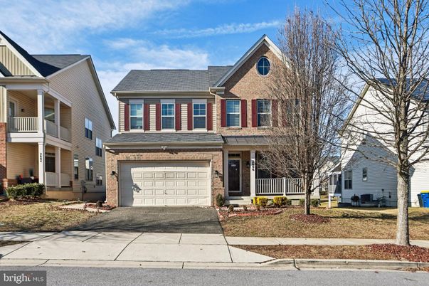 Attached, Exterior, Facade, American Craftsman