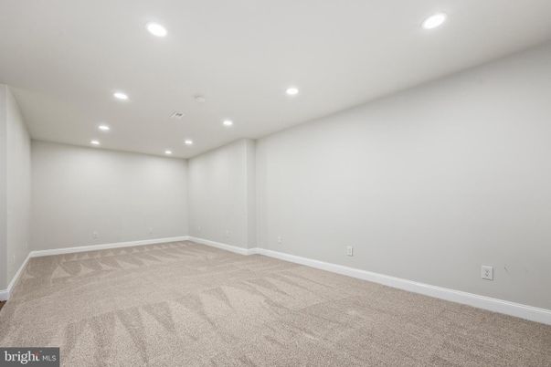 Empty room, Interior, Recessed Lighting