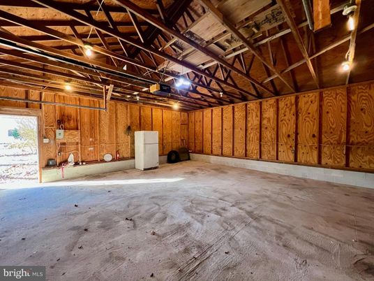 Empty room, Interior, Wooden Beams, Wooden Ceilings, Wooden Walls
