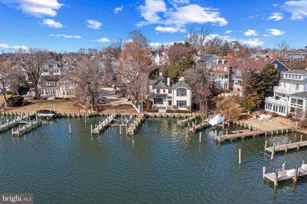 Exterior, Lake