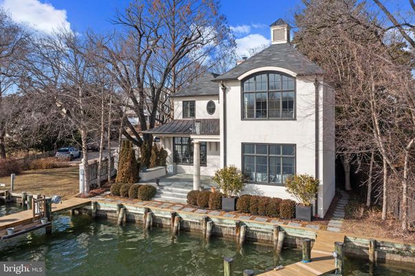Exterior, Lake