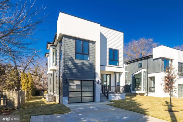Attached, Exterior, Facade, Modern