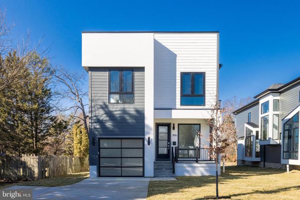 Attached, Exterior, Facade, Modern