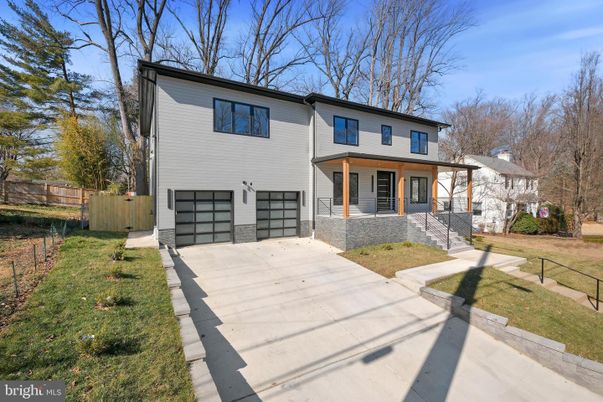 Attached, Exterior, Facade, Raised Ranch