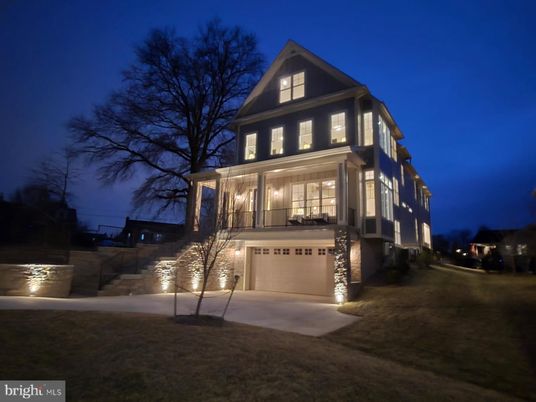 Attached, Backyard, Exterior, Facade, Queen Anne Victorian