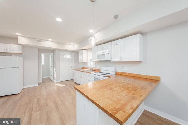 Interior, Kitchen, Pendant Lights, Recessed Lighting, Wood Texture Flooring