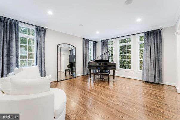 Interior, Piano, Recessed Lighting, Wood Texture Flooring