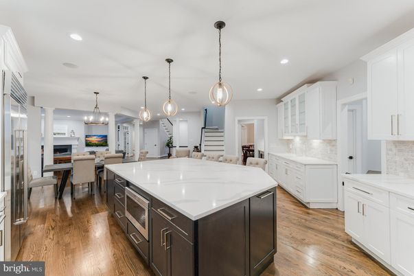 Dining room, Interior, Kitchen, Pendant Lights, Recessed Lighting, Wood Texture Flooring