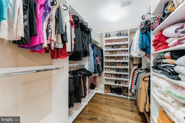 Interior, Walk-in Closets, Wood Texture Flooring