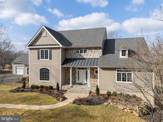 Exterior, Facade, Farmhouse