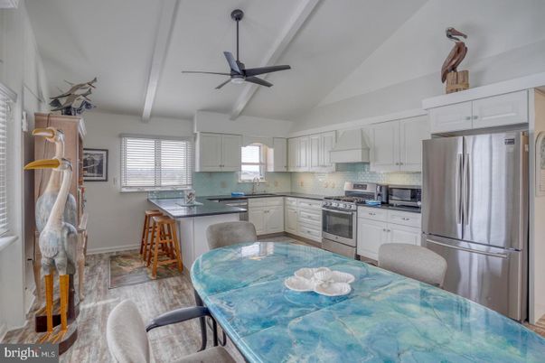 Dining room, Interior, Kitchen, Stainless Steel Appliances