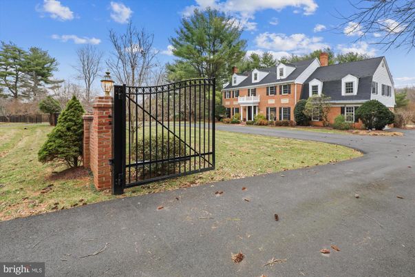 Backyard, Exterior, Facade, Brick Facade, Cape Cod
