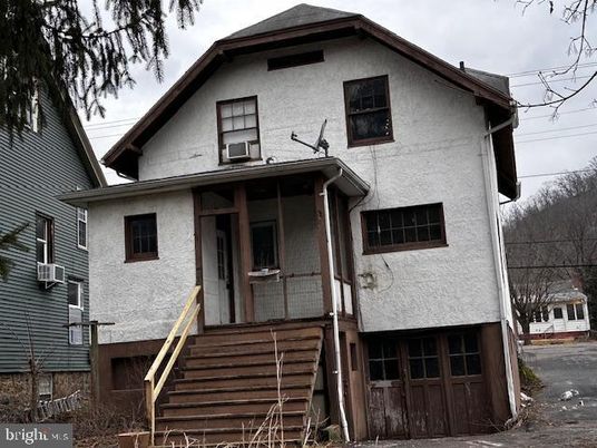 Attached, Exterior, Facade, American Craftsman