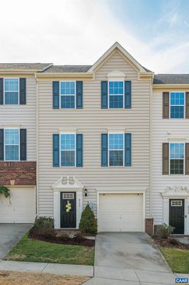 Attached, Exterior, Facade, Rowhouse