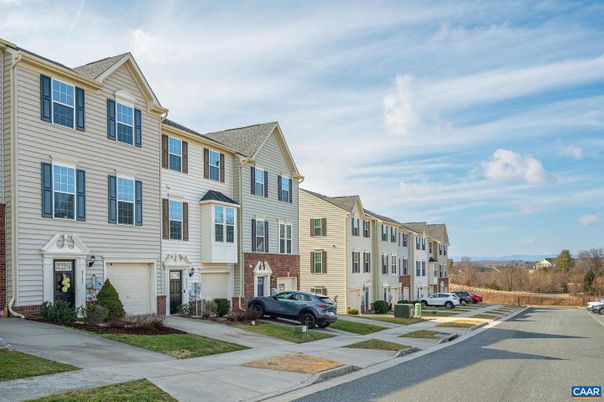 Attached, Exterior, Facade, Rowhouse