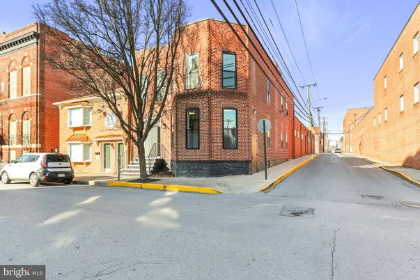 Exterior, Facade, Brick Facade, Rowhouse