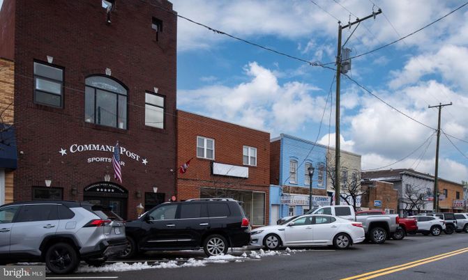 Exterior, Facade, Brick Facade, Rowhouse