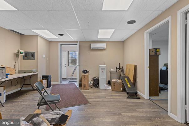 Fitness Equipment, Interior, Recessed Lighting, Wood Texture Flooring