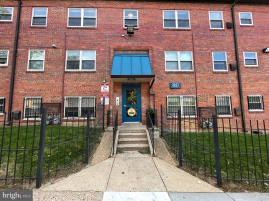 Exterior, Facade, Brick Facade, Rowhouse