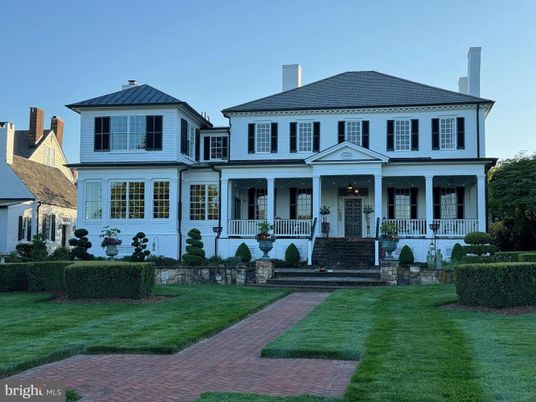 Exterior, Facade, Georgian