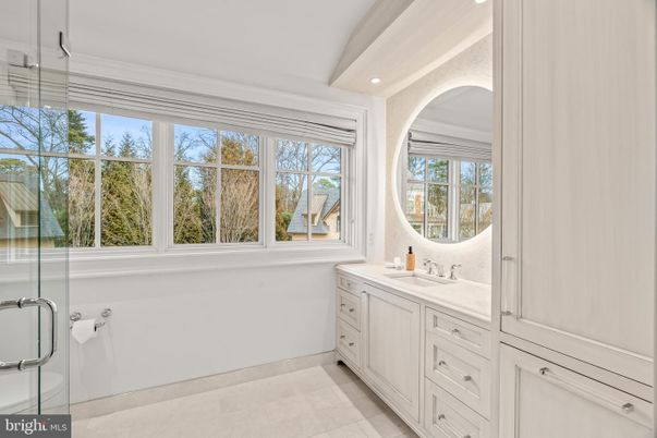 Bathroom, Interior, Recessed Lighting